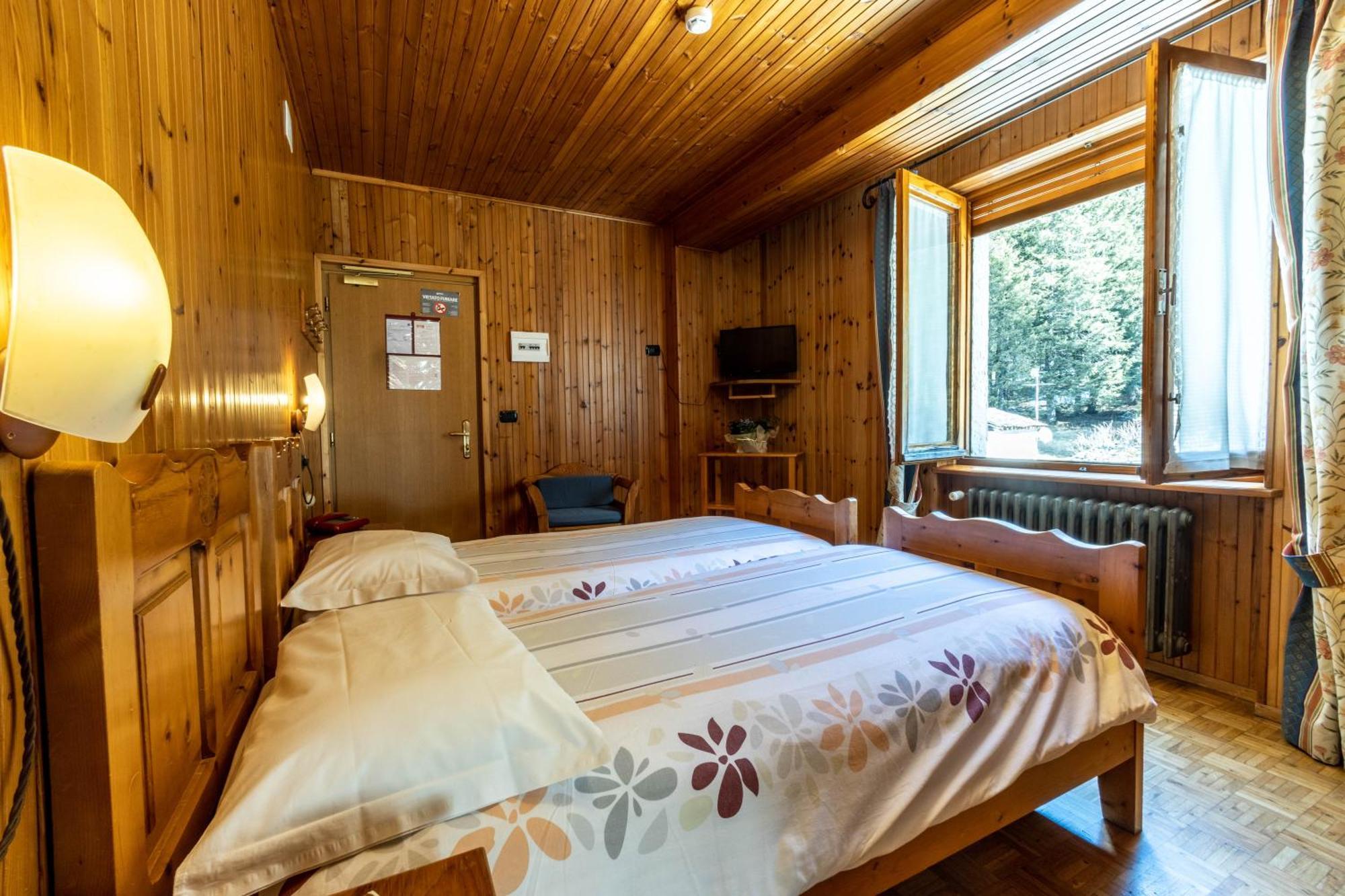 Hotel Le Campagnol Champoluc Luaran gambar